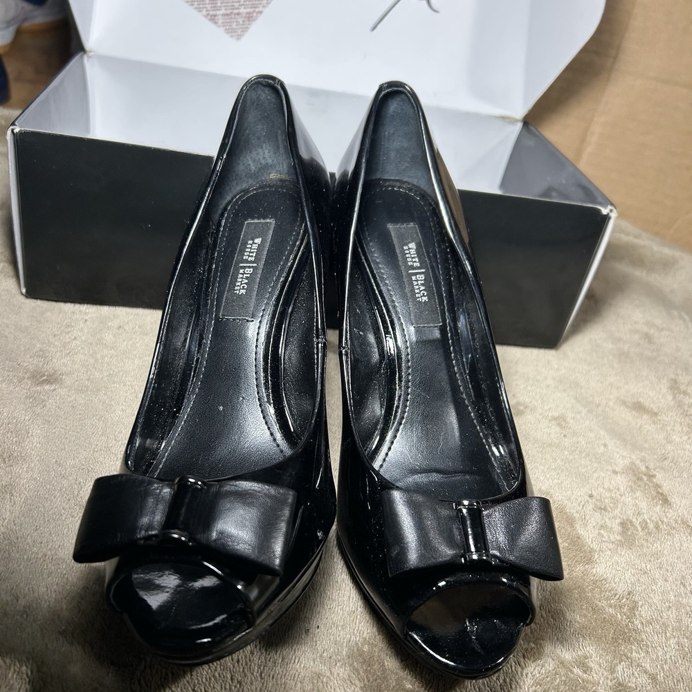 White House Black Market Starling Pumps 7.5M Black Patent Peep Toe Heels